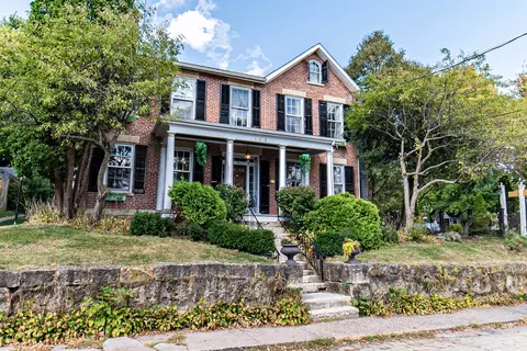 105 S High St, Galena, IL 61036