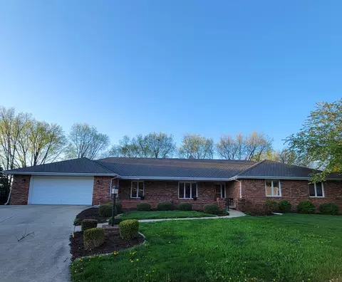 14 Thomas Dr, Normal, IL 61761