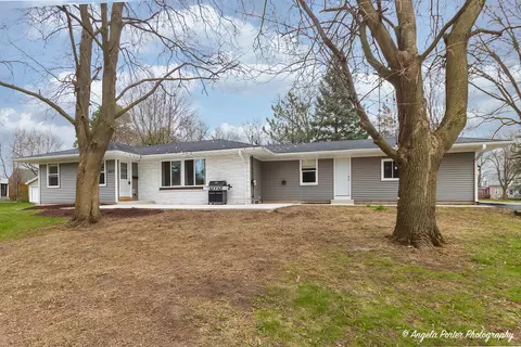 1025 Bunker St, Woodstock, IL 60098