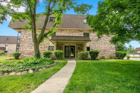 9178 S Road Rd E #D, Palos Hills, IL 60465