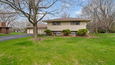 8110 Cloverdale Ln, Rockford, IL 61107