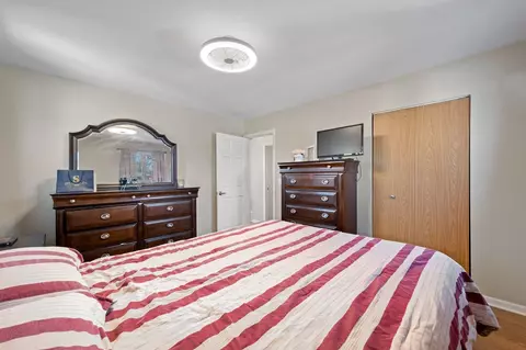 Bedroom - 516 E Turner Ave, Roselle, IL 60172 photo 4 of 5