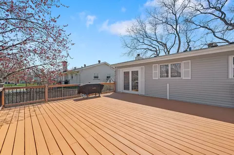 Exterior - 516 E Turner Ave, Roselle, IL 60172 photo 5 of 10