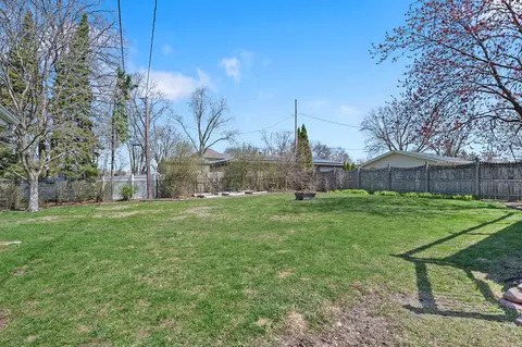 Exterior - 516 E Turner Ave, Roselle, IL 60172 photo 10 of 10