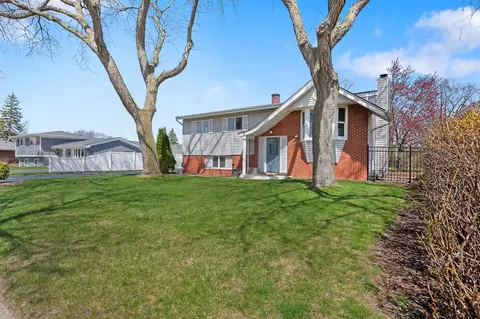 Exterior - 516 E Turner Ave, Roselle, IL 60172 photo 1 of 10