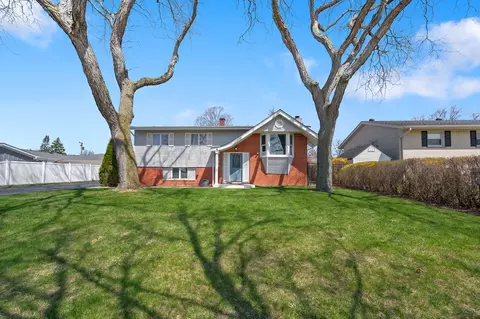 516 E Turner Ave, Roselle, IL 60172