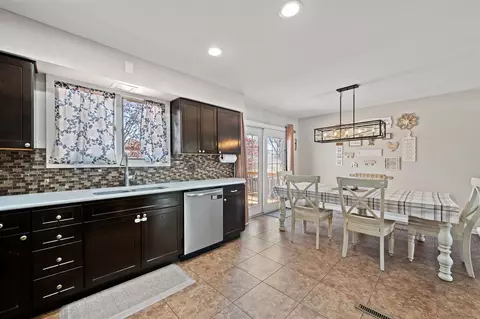 Kitchen - 516 E Turner Ave, Roselle, IL 60172 photo 3 of 3