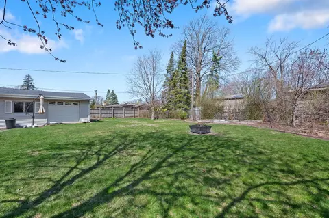 Exterior - 516 E Turner Ave, Roselle, IL 60172 photo 9 of 10