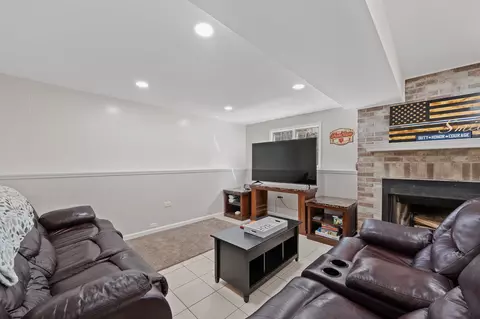 Living - 516 E Turner Ave, Roselle, IL 60172 photo 4 of 4