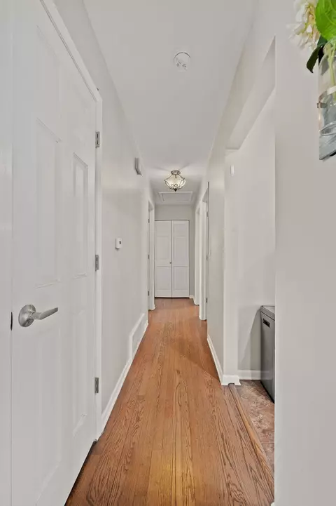 Entry Way - 516 E Turner Ave, Roselle, IL 60172 photo 2 of 2