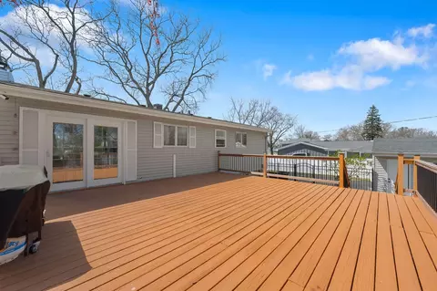 Exterior - 516 E Turner Ave, Roselle, IL 60172 photo 3 of 10