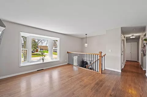 Living - 516 E Turner Ave, Roselle, IL 60172 photo 1 of 4