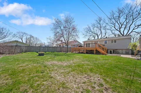 Exterior - 516 E Turner Ave, Roselle, IL 60172 photo 7 of 10