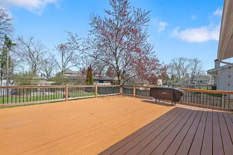 Exterior - 516 E Turner Ave, Roselle, IL 60172 photo 4 of 10