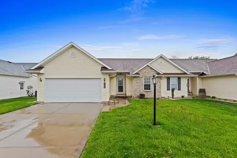 2202 N A N Prairie St, Tuscola, IL 61953