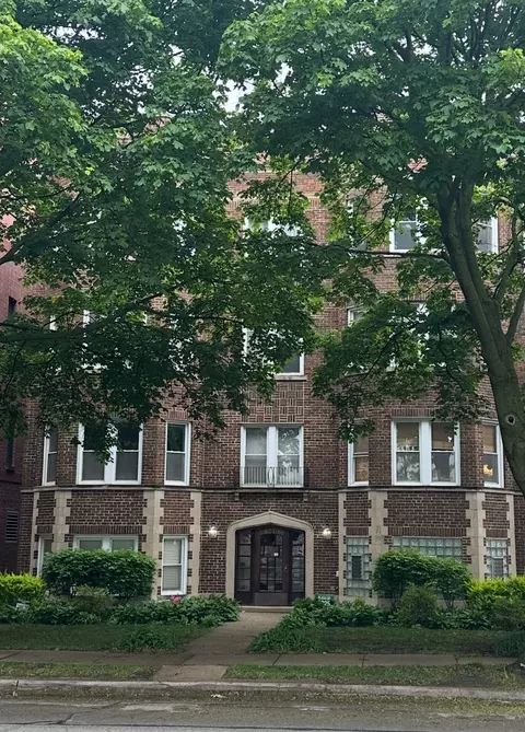 7360 Lake St #2E, River Forest, IL 60305