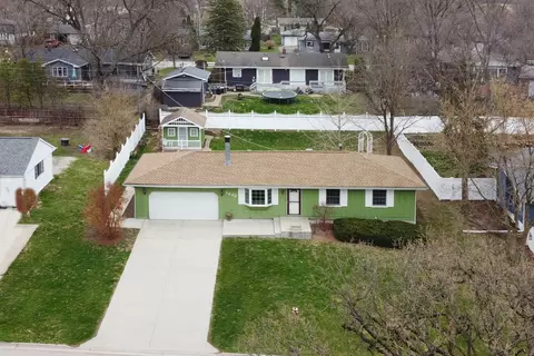 1402 Eastwood Ln, Mchenry, IL 60051
