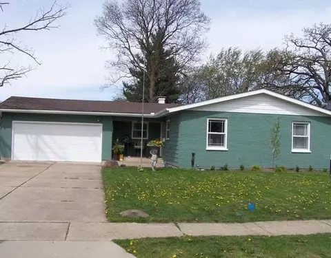 4801 Ashley Dr, Mchenry, IL 60050