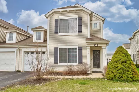 746 S Providence Ln, Round Lake, IL 60073