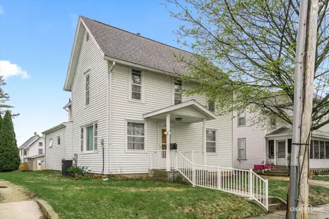 222 W Chamberlin St, Dixon, IL 61021