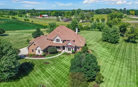 8110 Carriage Ln, Spring Grove, IL 60081