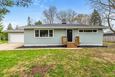 42211 N 2nd Ave, Antioch, IL 60002