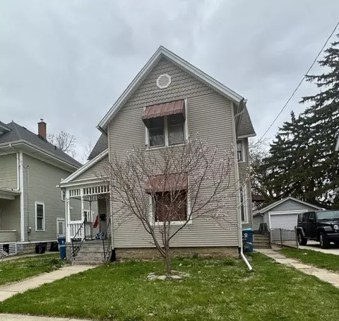 735 Sexton St, Aurora, IL 60505