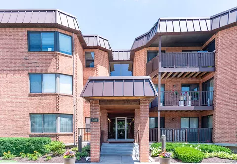 6401 Clarendon Hills Rd #302, Willowbrook, IL 60527