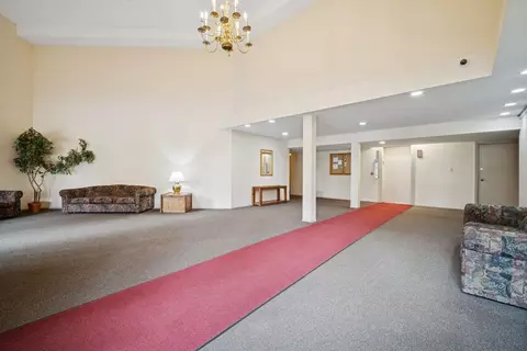 1500 Robin Cir #101, Hoffman Estates, IL 60169 photo 2
