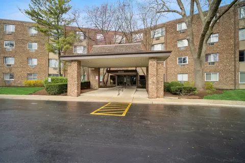 1500 Robin Cir #101, Hoffman Estates, IL 60169