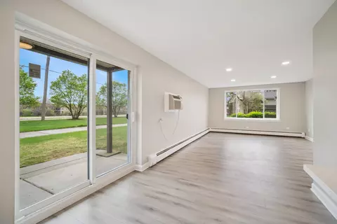 1500 Robin Cir #101, Hoffman Estates, IL 60169 photo 5