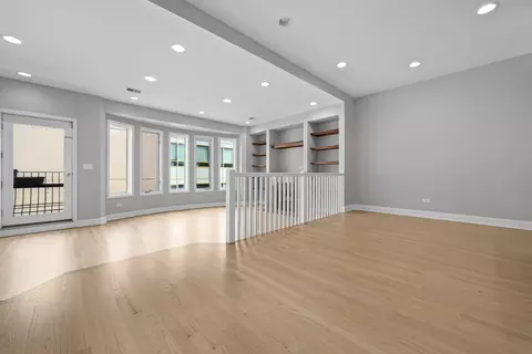 Living - 73 E 16th St #2, Chicago, IL 60616 photo 1 of 8