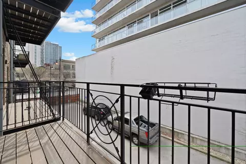 Exterior - 73 E 16th St #2, Chicago, IL 60616 photo 1 of 1