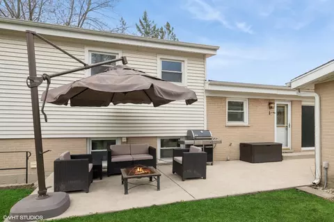 Exterior - 418 Warren Rd, Glenview, IL 60025 photo 2 of 3