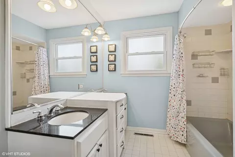 Bath - 418 Warren Rd, Glenview, IL 60025 photo 1 of 2
