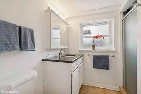 Bath - 418 Warren Rd, Glenview, IL 60025 photo 2 of 2