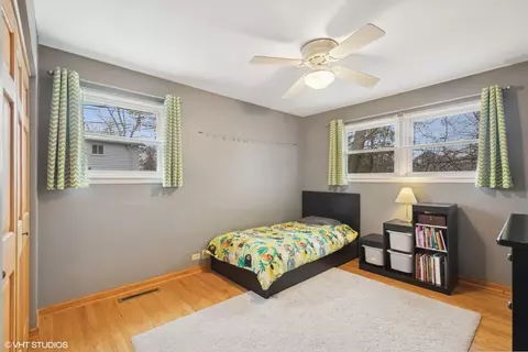 Bedroom - 418 Warren Rd, Glenview, IL 60025 photo 4 of 4