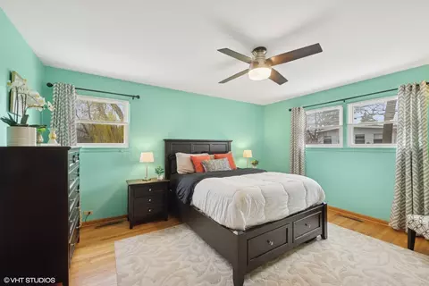 Bedroom - 418 Warren Rd, Glenview, IL 60025 photo 1 of 4