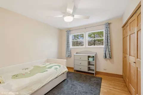 Bedroom - 418 Warren Rd, Glenview, IL 60025 photo 3 of 4