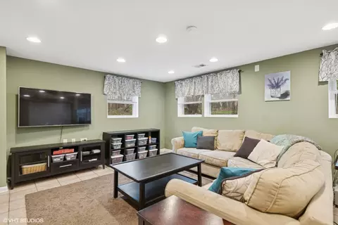 Living - 418 Warren Rd, Glenview, IL 60025 photo 3 of 3