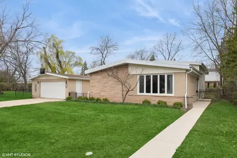 418 Warren Rd, Glenview, IL 60025