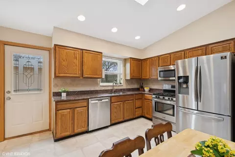 Kitchen - 418 Warren Rd, Glenview, IL 60025 photo 1 of 3