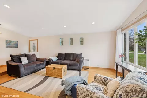 Living - 418 Warren Rd, Glenview, IL 60025 photo 1 of 3