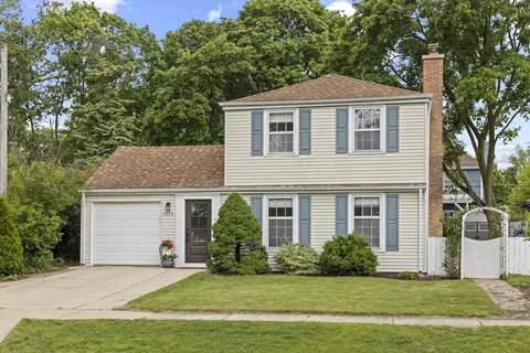 1013 Garner Ave, Wheaton, IL 60187