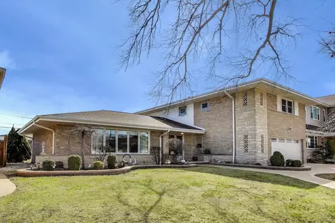 4565 N Potawatomie Ave, Chicago, IL 60656