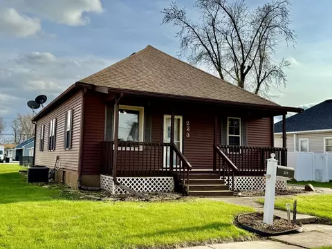 223 E 2nd St, Oglesby, IL 61348