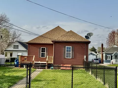 Exterior - 223 E 2nd St, Oglesby, IL 61348 photo 3 of 4