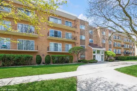 9620 S Komensky Ave #205, Oak Lawn, IL 60453