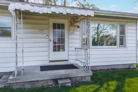 101 N Chatham St, Danvers, IL 61732 photo 2