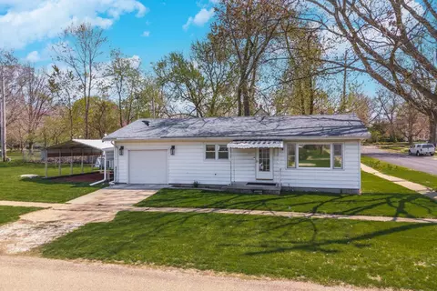 101 N Chatham St, Danvers, IL 61732 photo 3